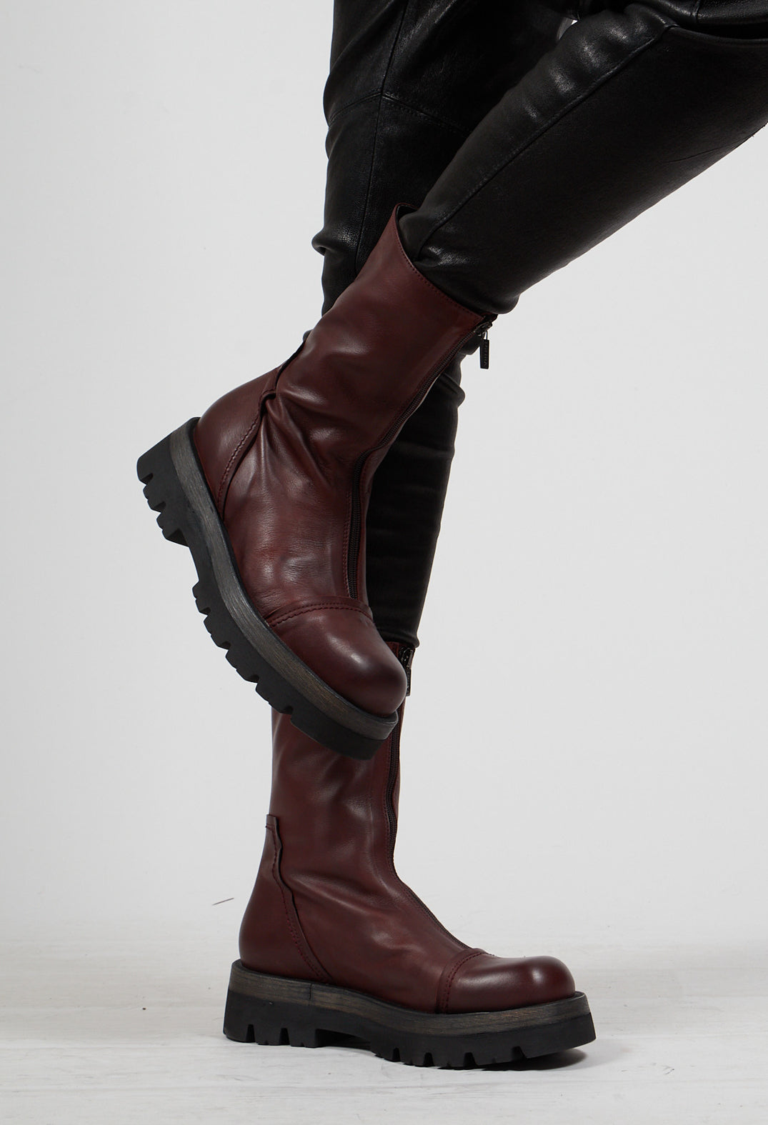 Tall Ankle Boots with Contrasting Sole in Gasoline Britanic