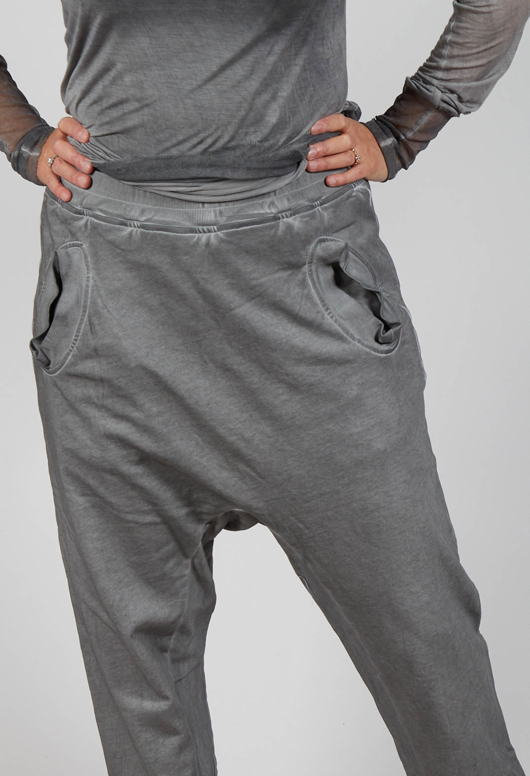 Tapered Ankle Sweatpants in Pencil Cloud