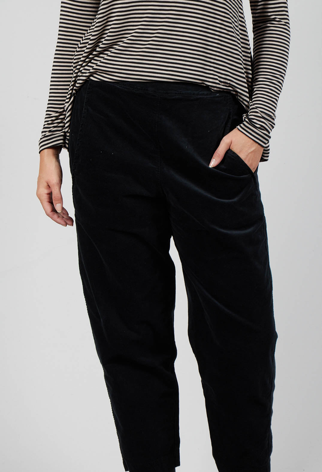 Terra L Trousers in Nero