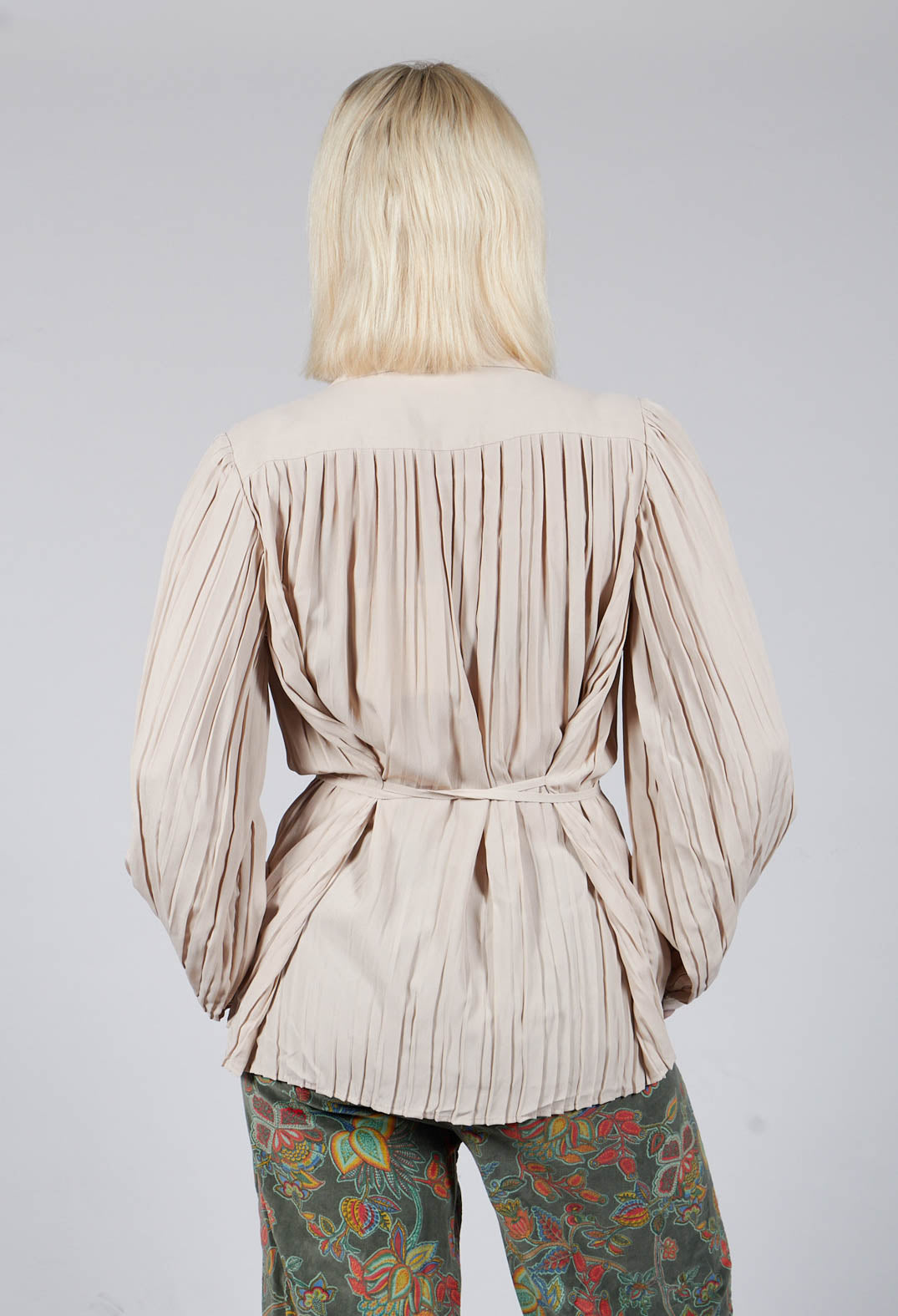 Torre Lightweight Pleated Shirt in Beige