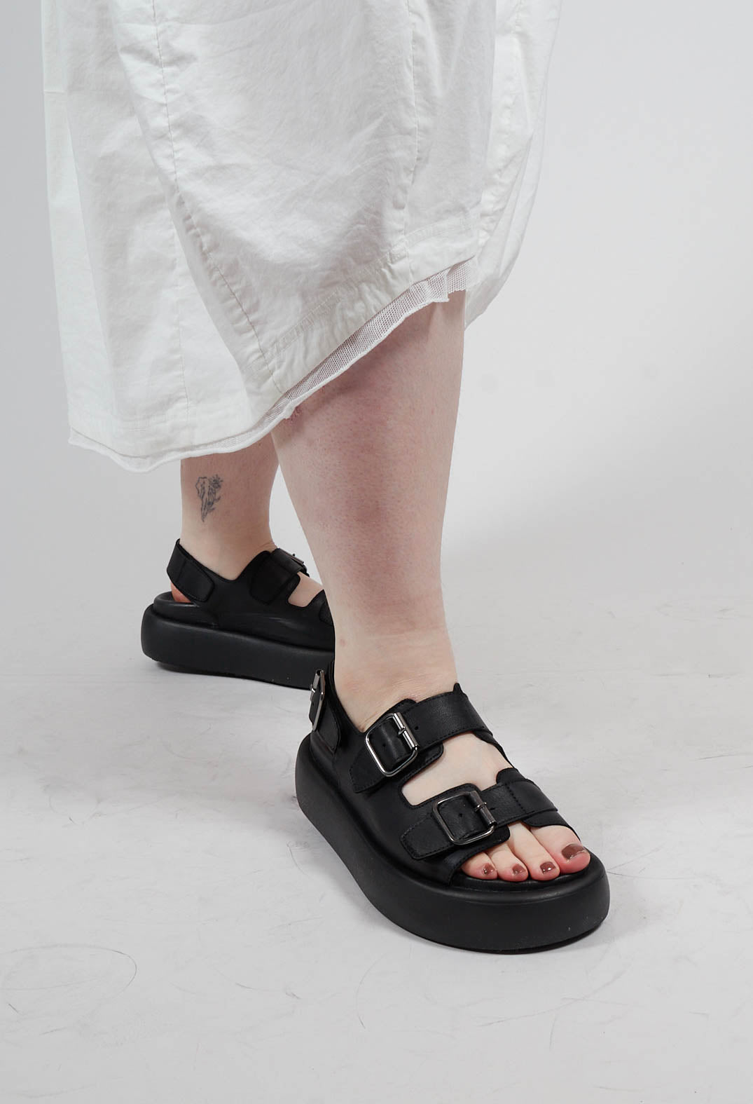 Triple Buckle Strap Platform Sandal in Gasoline Nero