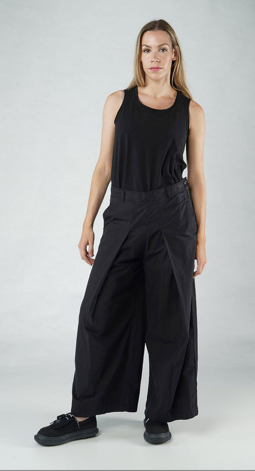 PRE-ORDER - Trousers with Oversized Pleats in Offwhite (Pictured in Black)