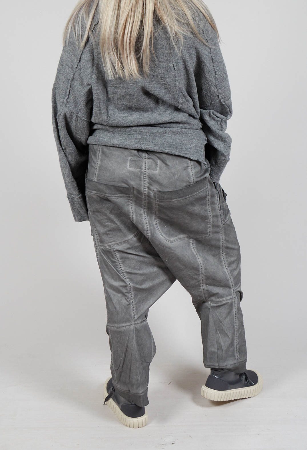 Trousers with Statement Pockets in Pencil Cloud