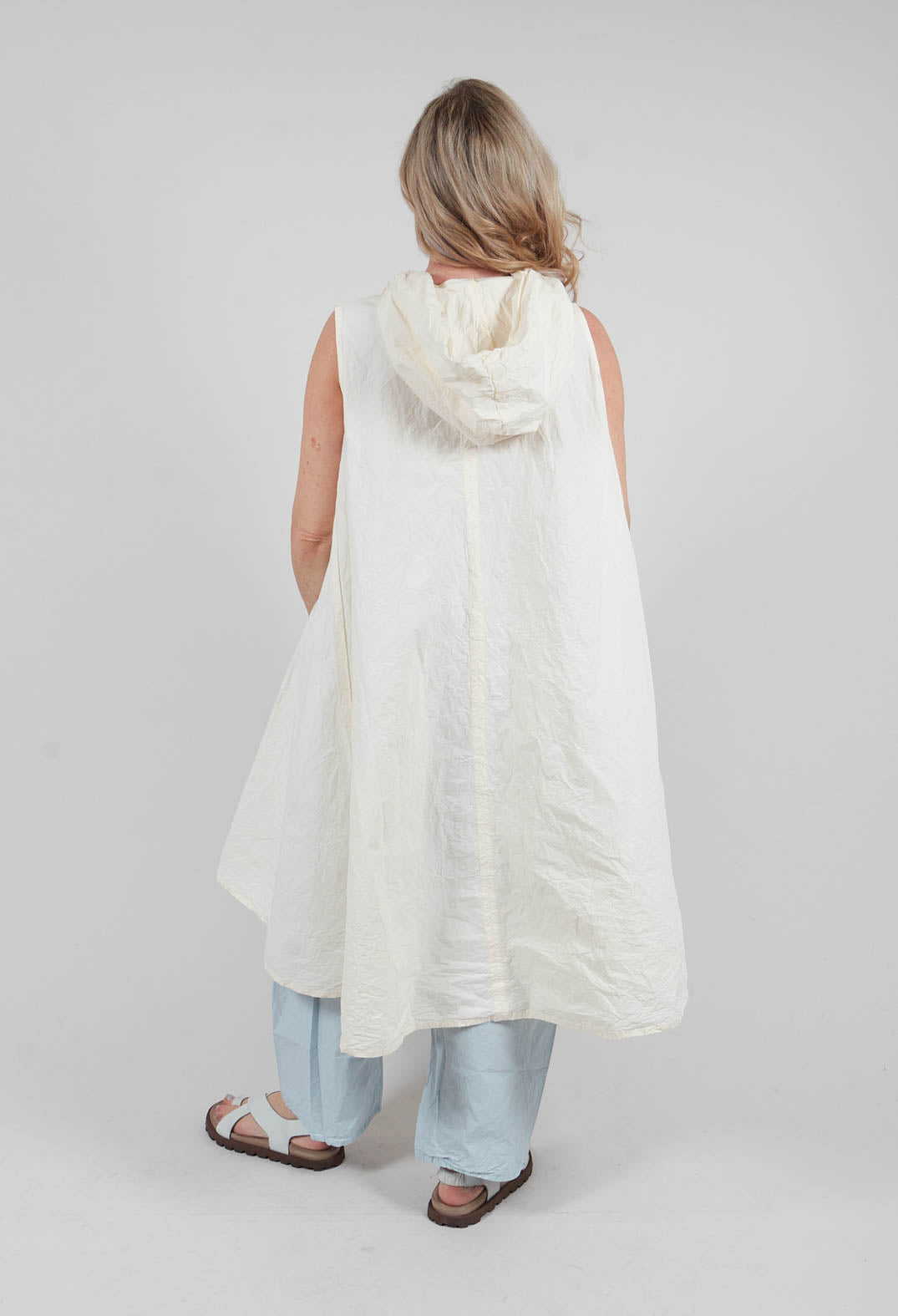 Verodense Sleeveless Jacket in Schnee