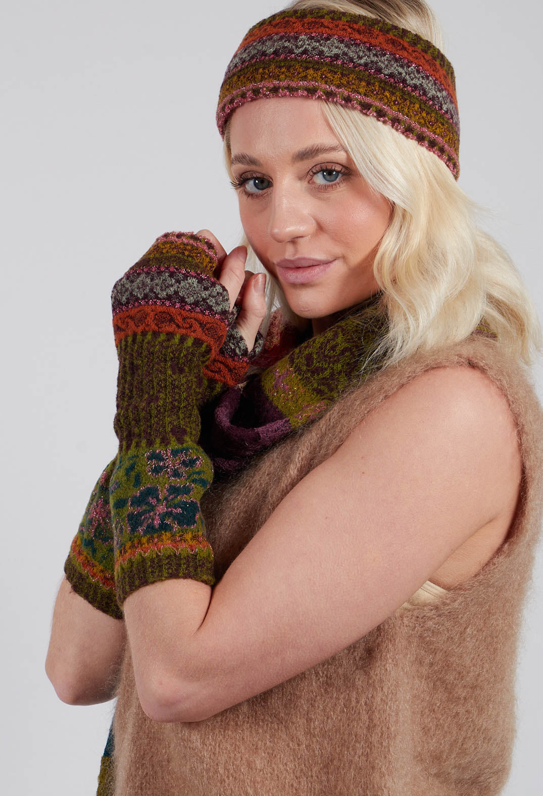 Vibrant Wool Armwarmers in Olive