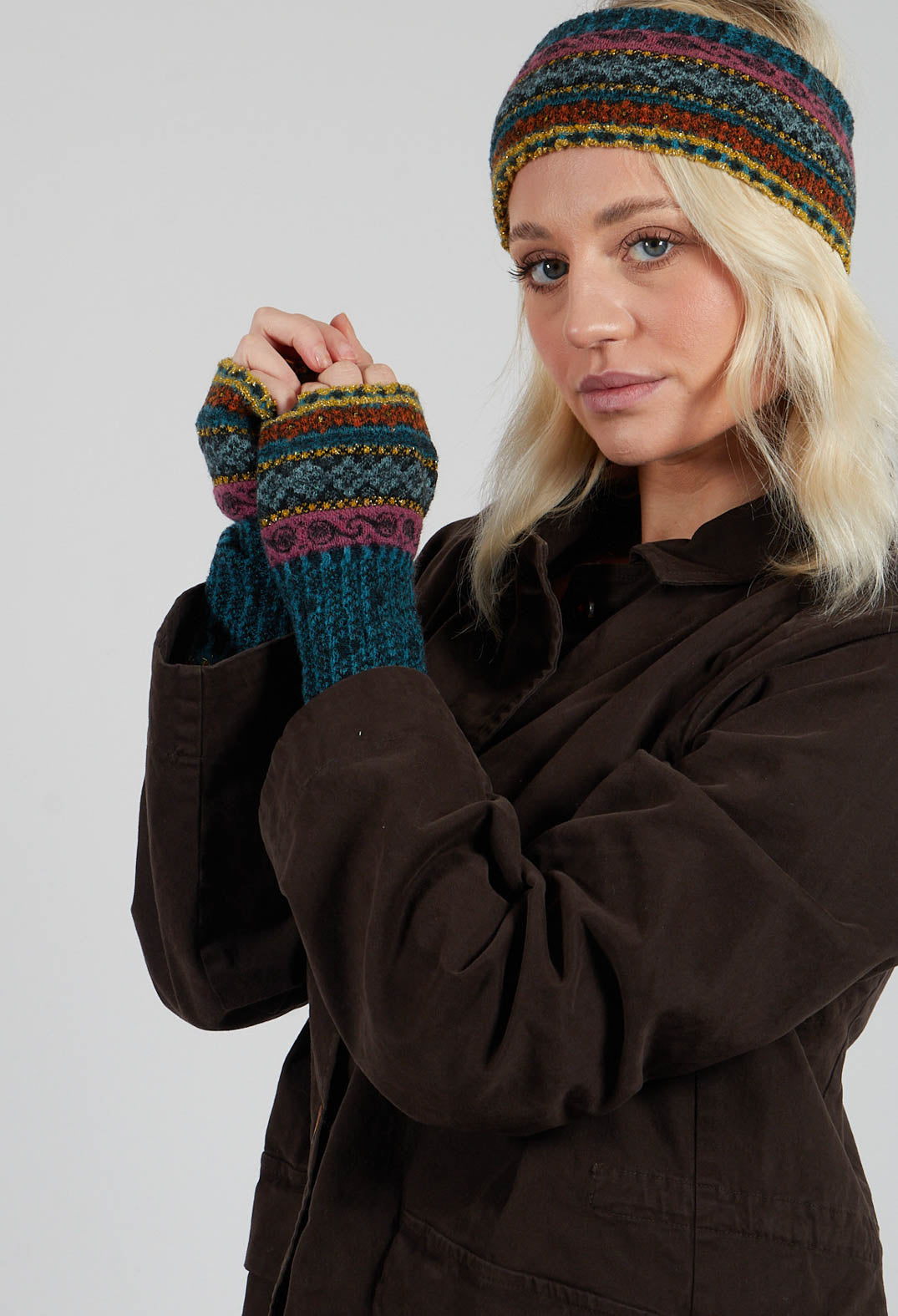 Vibrant Wool Armwarmers in Turquoise