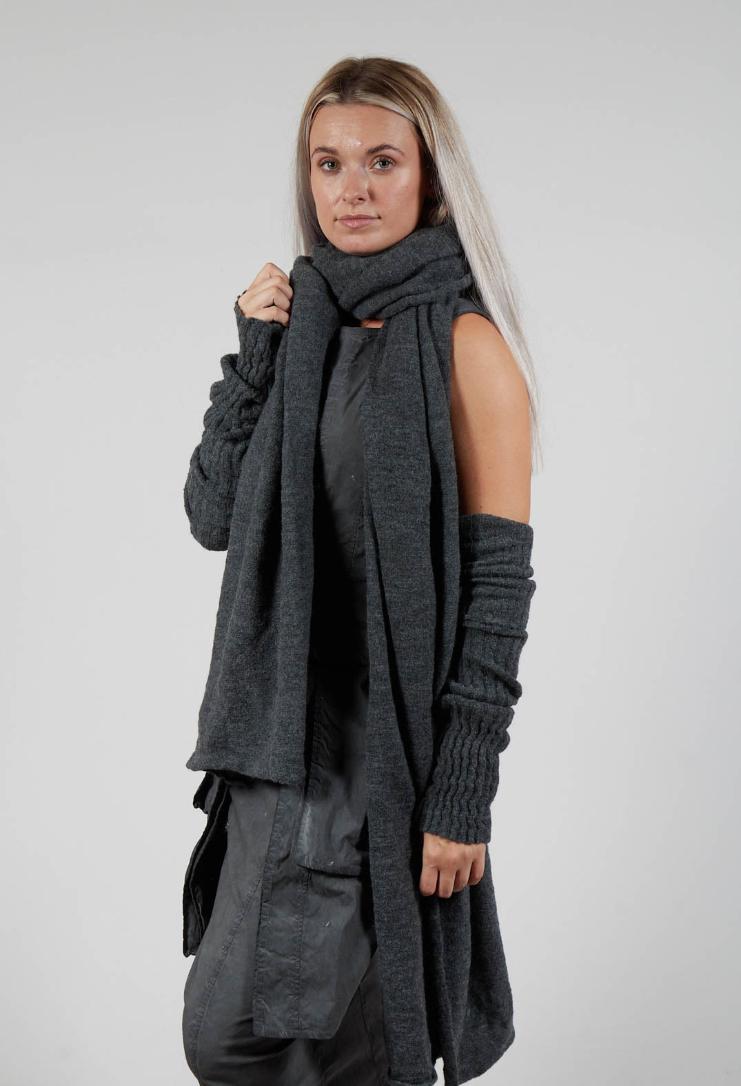 Virgin Wool Scarf in Coal Mel