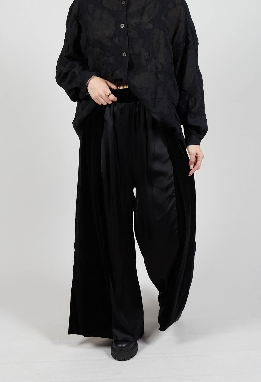 Wide Leg Trousers in Ciniglia e Raso Viscosa Tinto Freddo Nero