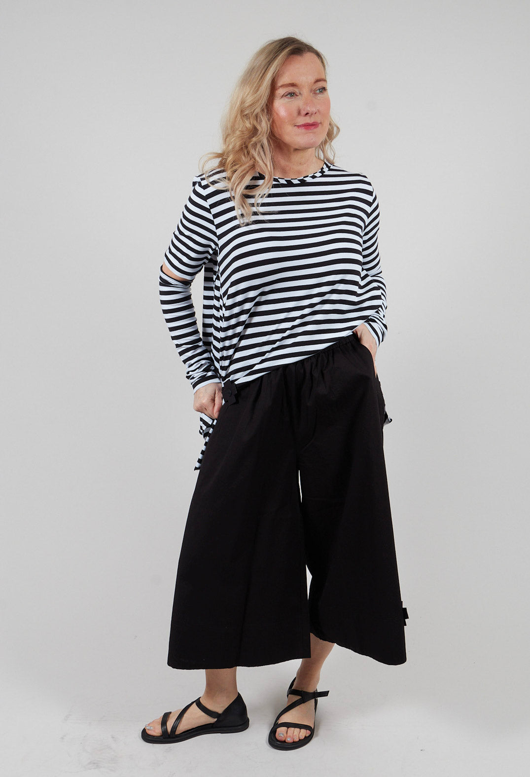 Wide Paper Trousers in Black