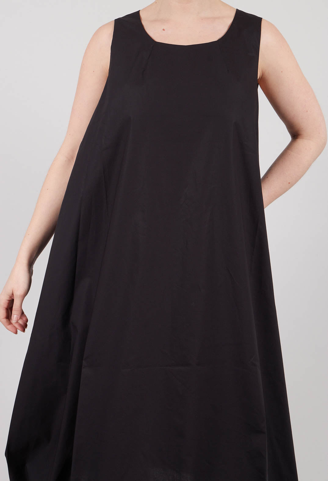 Wire Hem Dress in Nero