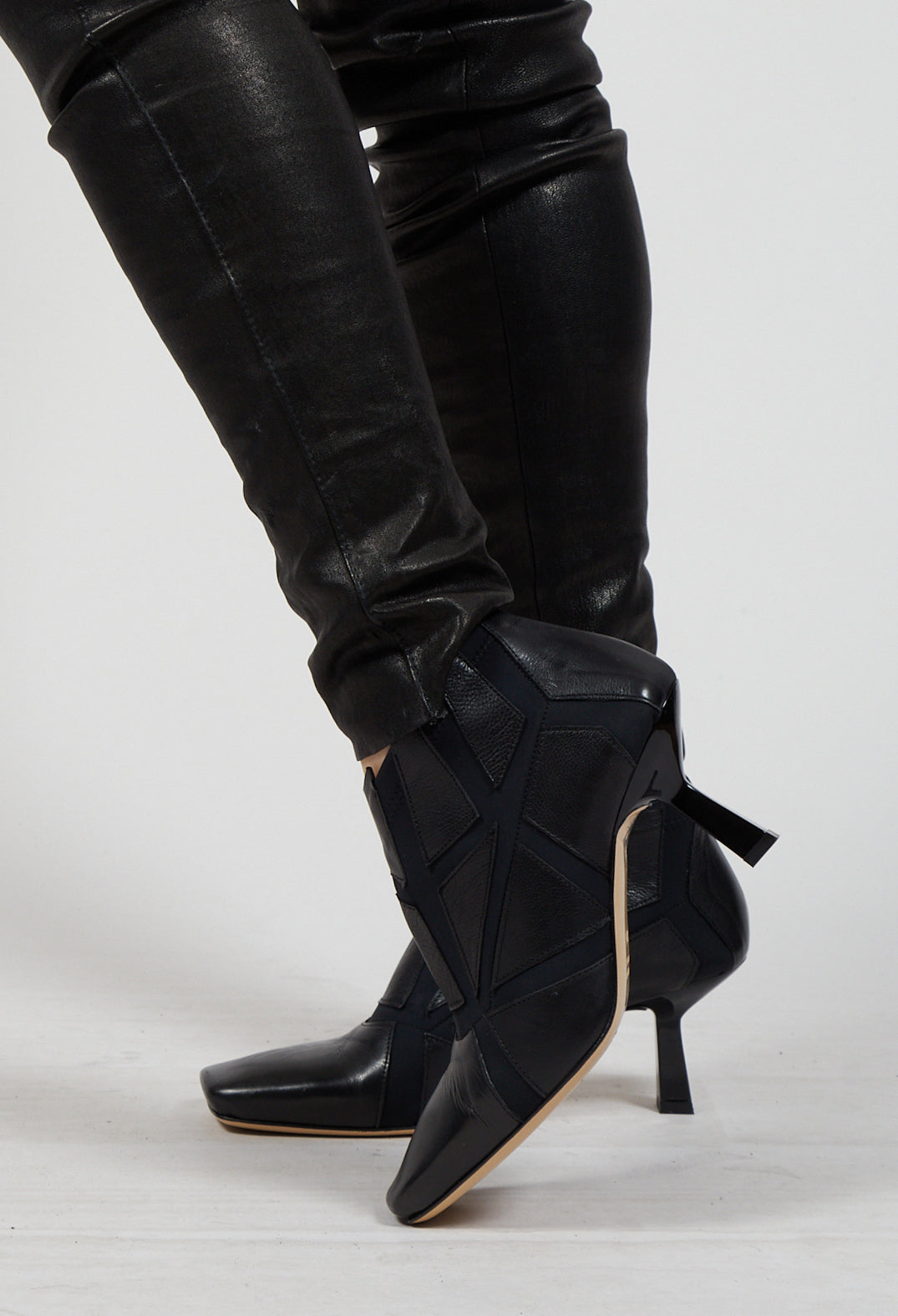 Yuko Kitten Heel Boot in Nero