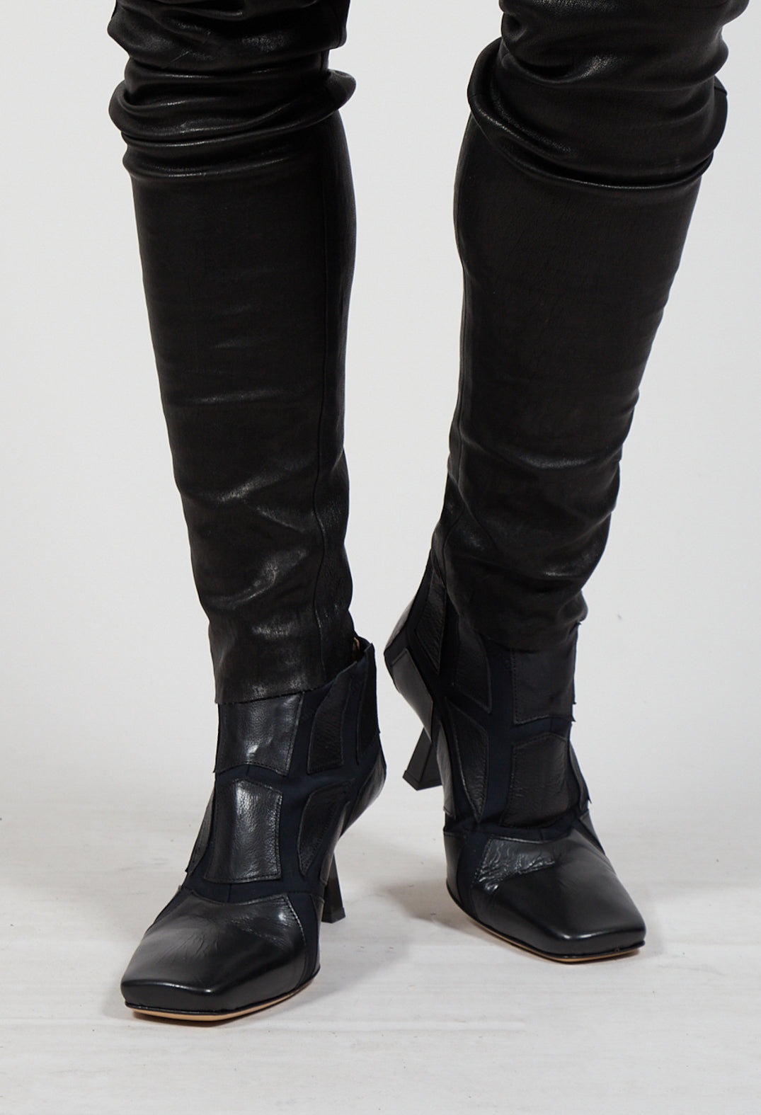 Yuko Kitten Heel Boot in Nero