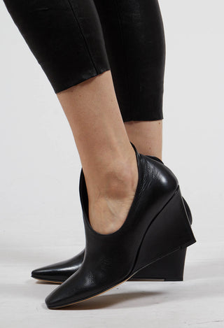 Yuko Wedge Boot in Nero