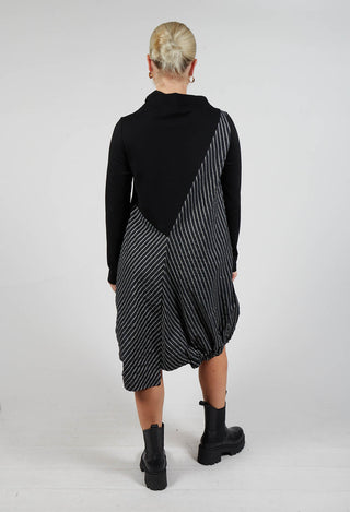 Zigzag Pinu Dress in Black and White