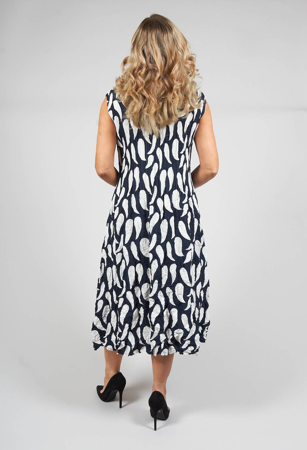 Crinkle Dress with Front Pockets in Ink White Droplet