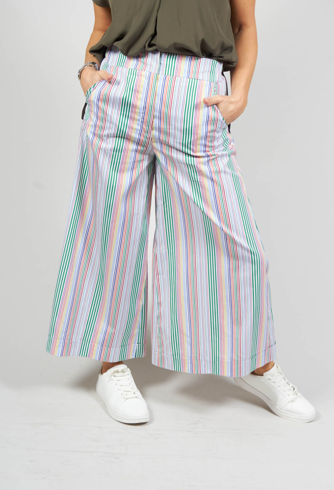 Petite Abstract Printed Wide Leg Trousers | boohoo