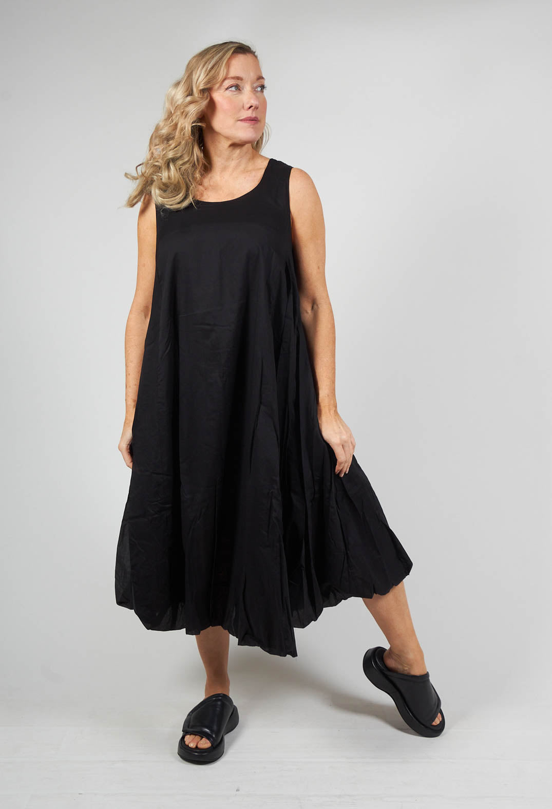 Bubble Hem Sleeveless Dress in Black – Olivia May