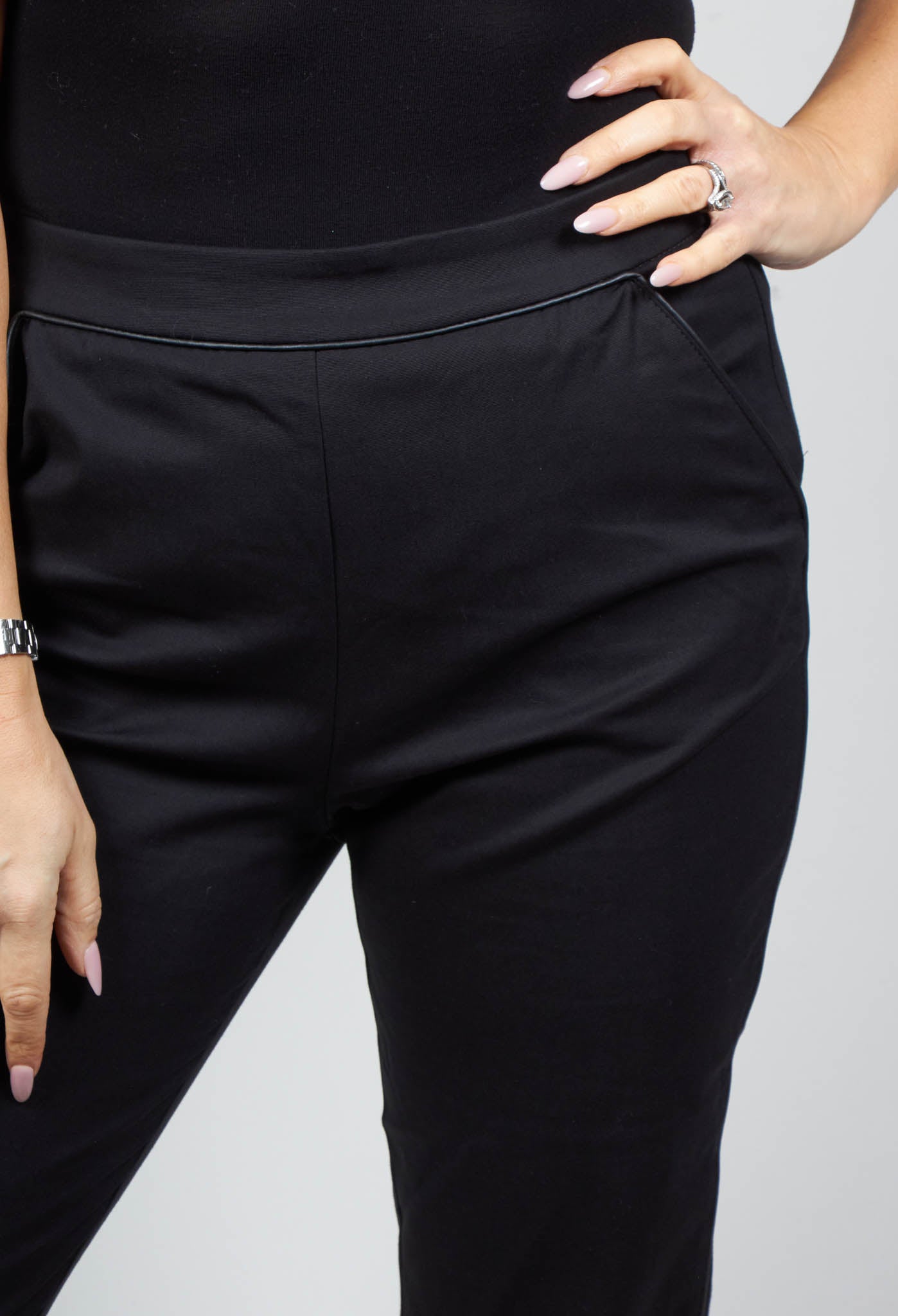 Peg Trousers - Black | Singapore Online Boutique Office Wear | ALYSSANDRA