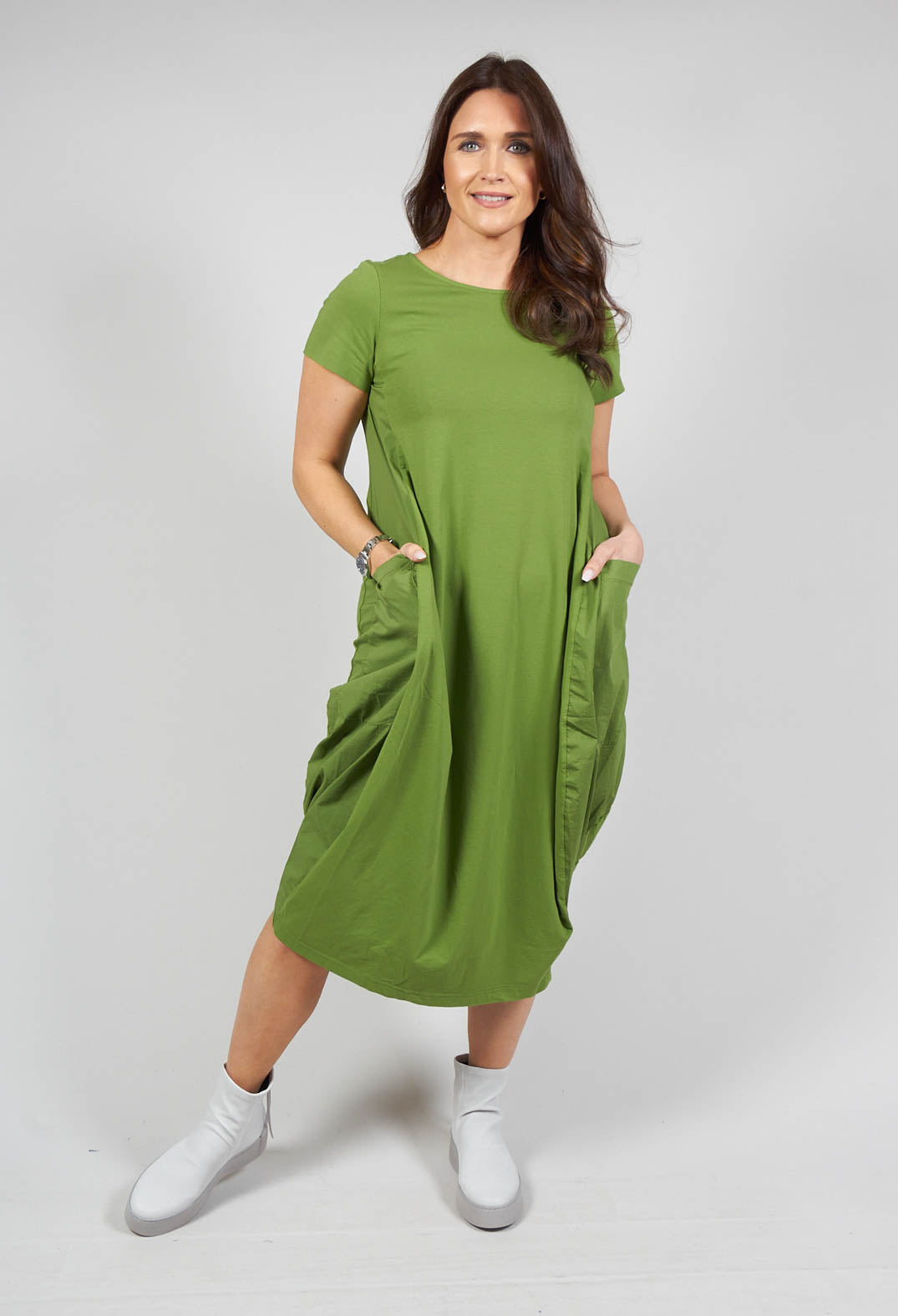 https://www.oliviamay.org/cdn/shop/products/Munch-Dress-in-Avocado-Mama-B-42563.0.jpg?v=1680004772&width=1075